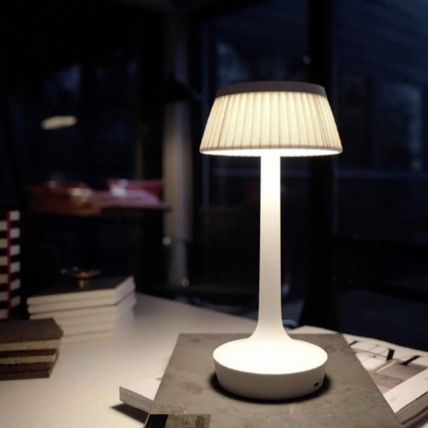 Velador LED Diamonds con Sensor Táctil | Diseño Moderno Recargable - Image 2